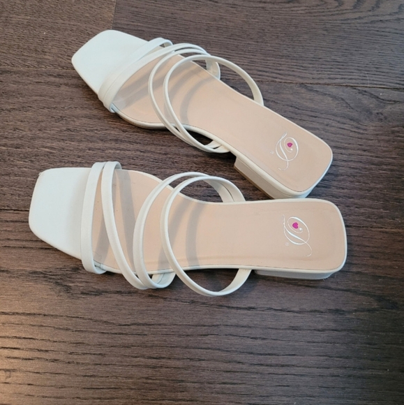 White sandals - Picture 3 of 4